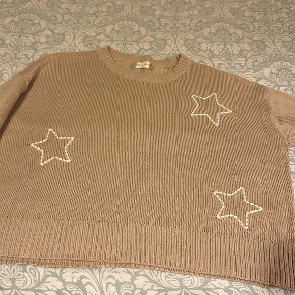 IN EXCELLENT CONDITION SLTAR’D STATE WOMENS SWEATER TAN AND CREAMY STARS ⭐️ - Picture 6 of 12